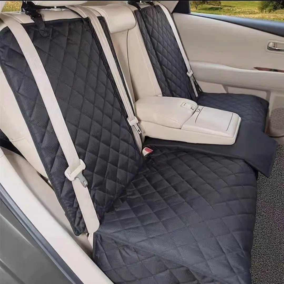 Waterproof dog car seat cover with armrest by Mon ami à quatre pattes, shown on car seat with protective material and armrest support.