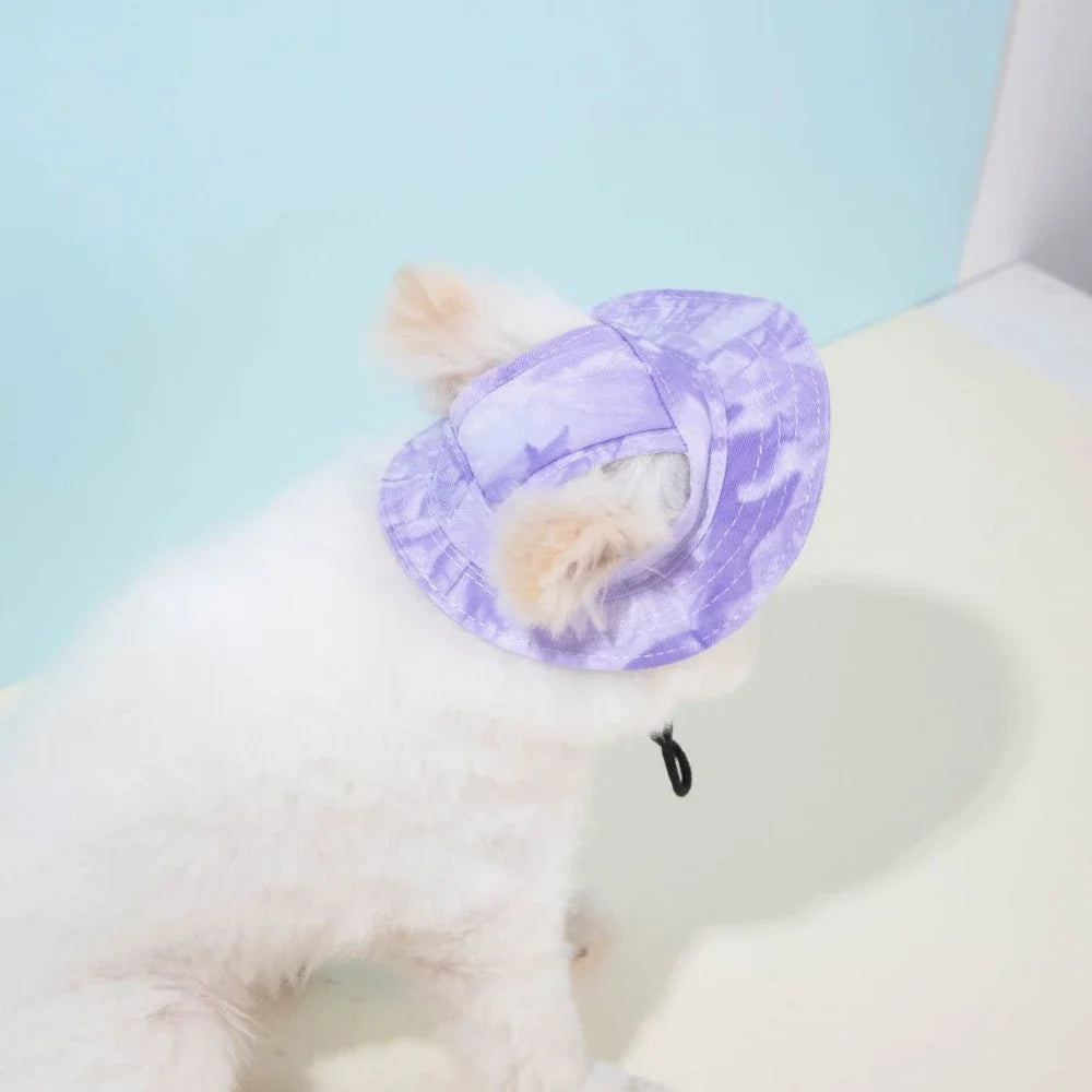 Pet hat with ear holes for dogs and cats, by Mon ami à quatre pattes, featuring a cozy and stylish design.