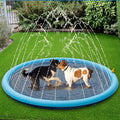 Pet water sprinkler play mat for dogs by Mon ami à quatre pattes, featuring a colorful, wet surface for outdoor fun and cooling play.