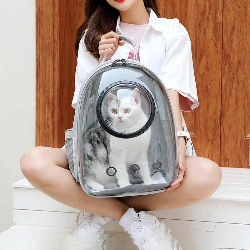 Mon ami à quatre pattes capsule-style cat travel bag backpack showing mesh sides and secure zipper for pet transport