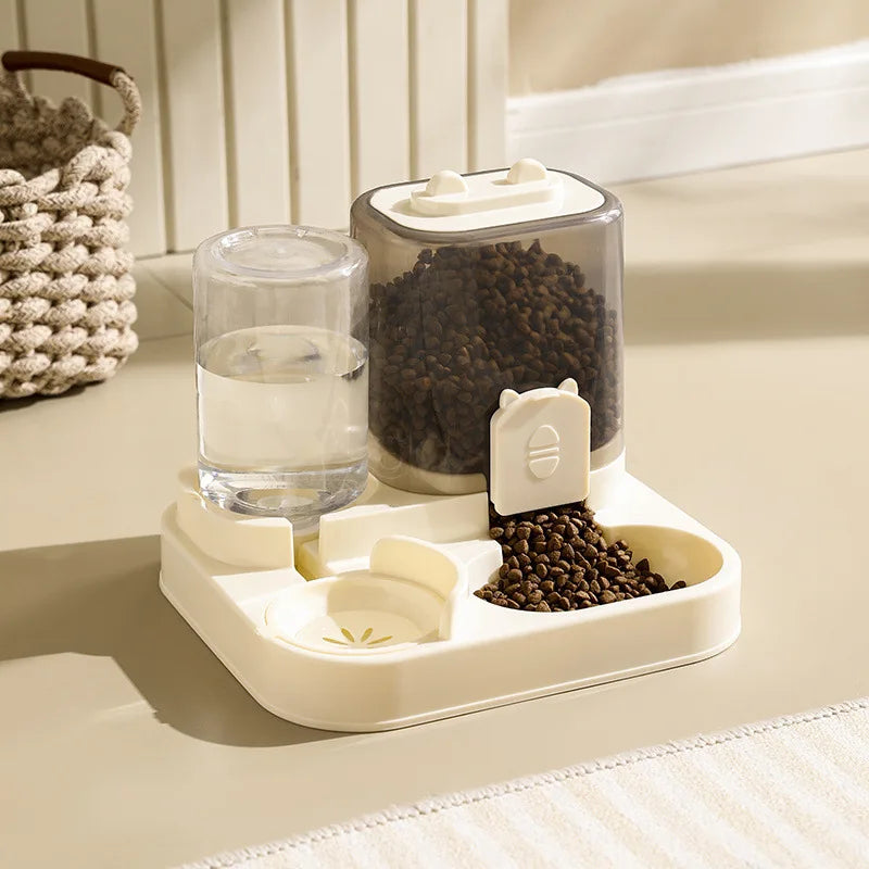 Large capacity cat feeder with water bowl by Mon ami à quatre pattes, featuring a spacious food and water dispensing system for cats.