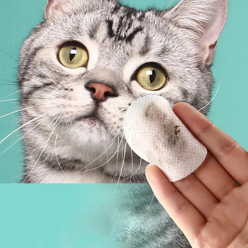 Pet eye wipes for dogs and cats by Mon ami à quatre pattes, 130-count package with soft cloths for cleaning pet’s eyes.